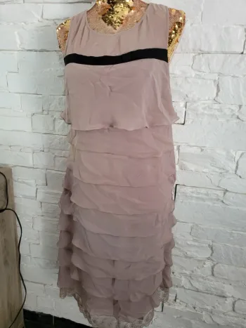 Robe taupe 36 en soie à volant