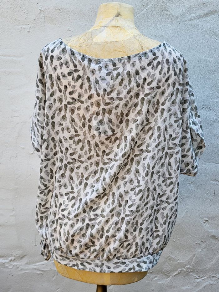 Blouse fluide nouée dans le bas - photo numéro 2