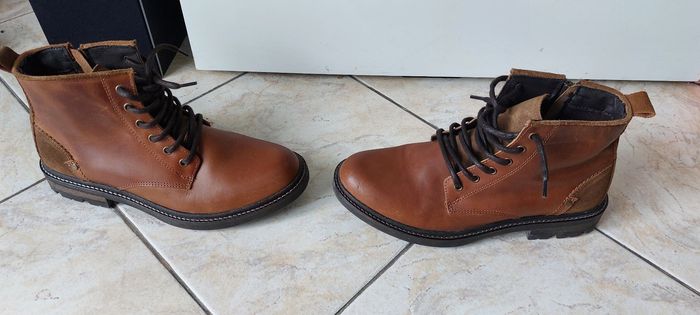 Paire de bottines en cuir  pour homme - photo numéro 2