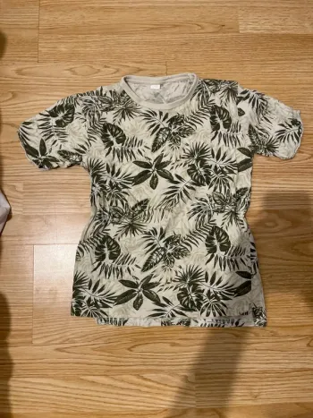 T shirt vert motif feuilles