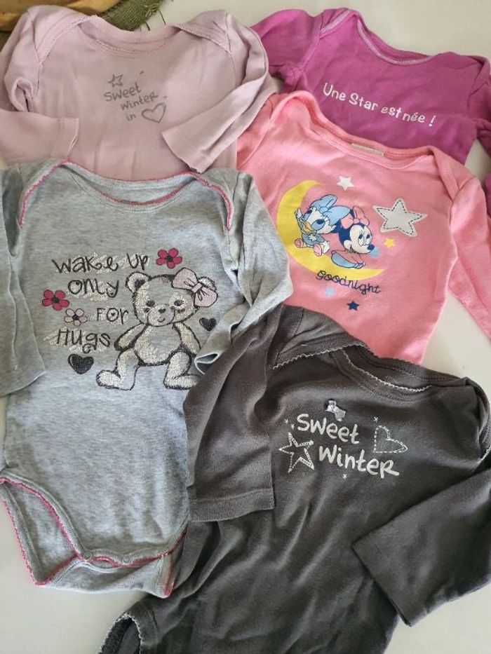 Lot de 5 bodies 12 mois