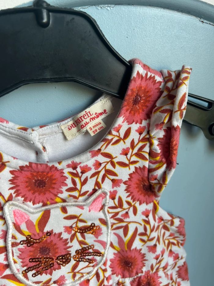 Combinaison, à fleurs , 3 mois du pareil au même - photo numéro 3