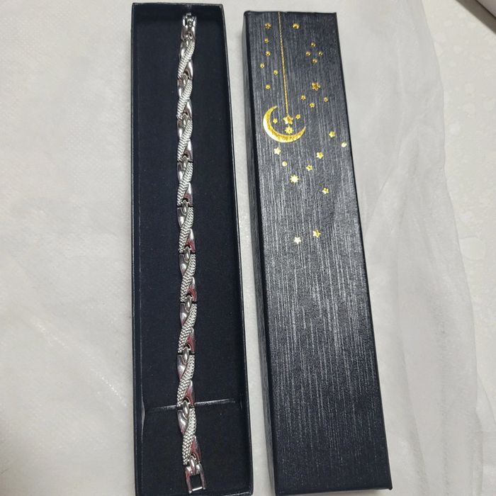 Bracelet neuf + boîte neuf