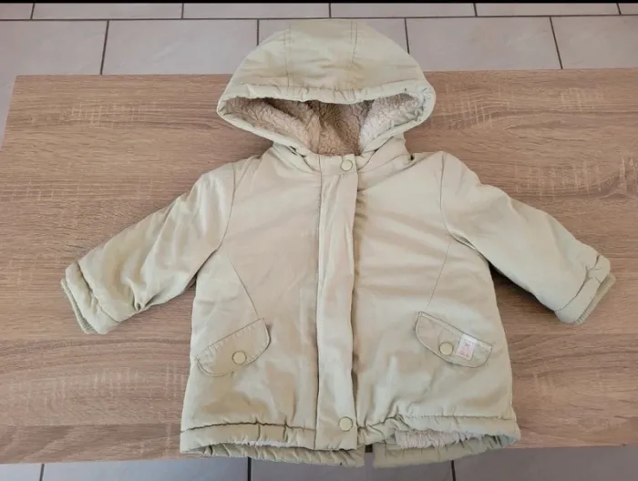 Manteau fille en 9 mois