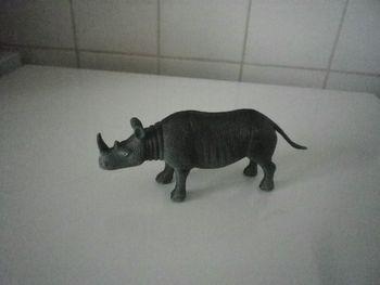 JOUET RHINOCEROS