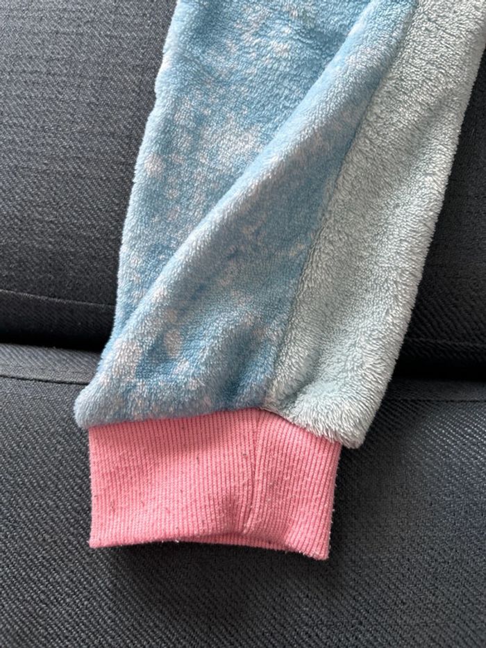 Sur pyjama reine des neiges 5/6 ans - photo numéro 3