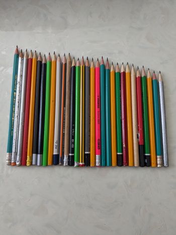Lot de 30 crayons de papier.