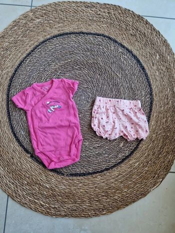 Lot body + short taille 1 mois