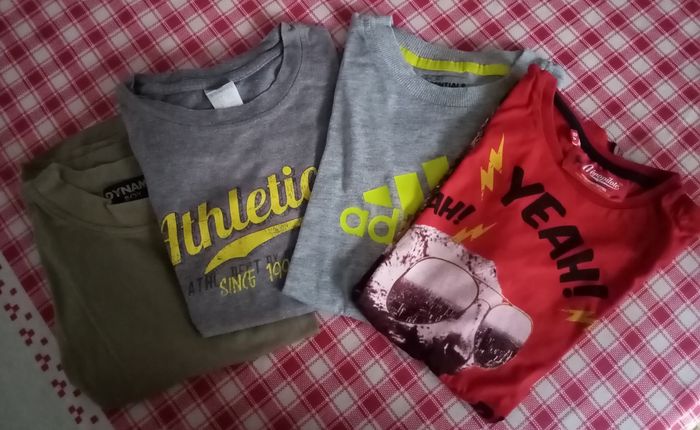 Lot de 4 Tee shirt manche courte  taille 8ans