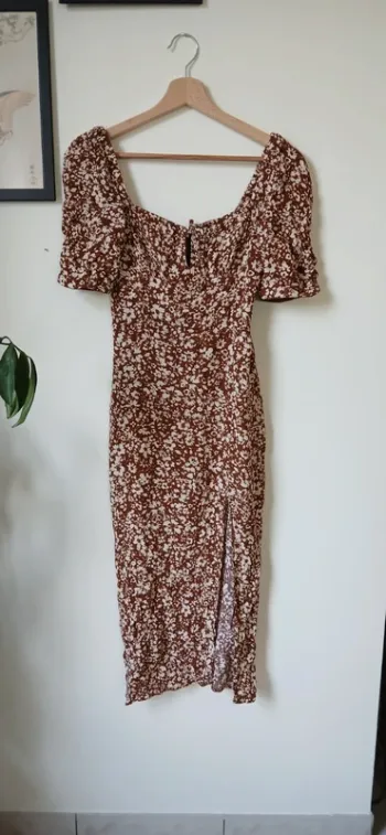 Robe longue fleurie fendue marron