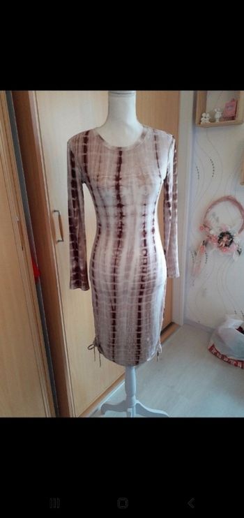 Jolie robe shein moulante t s beige grenat blanc