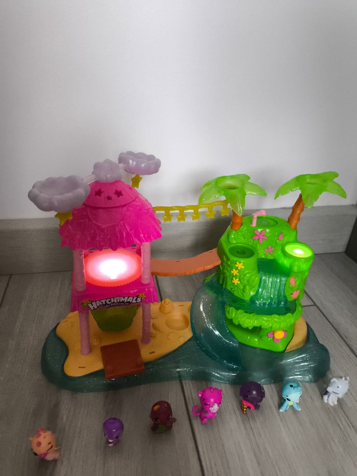 Château Hatchimals plage et ses 7 figurines - photo numéro 3