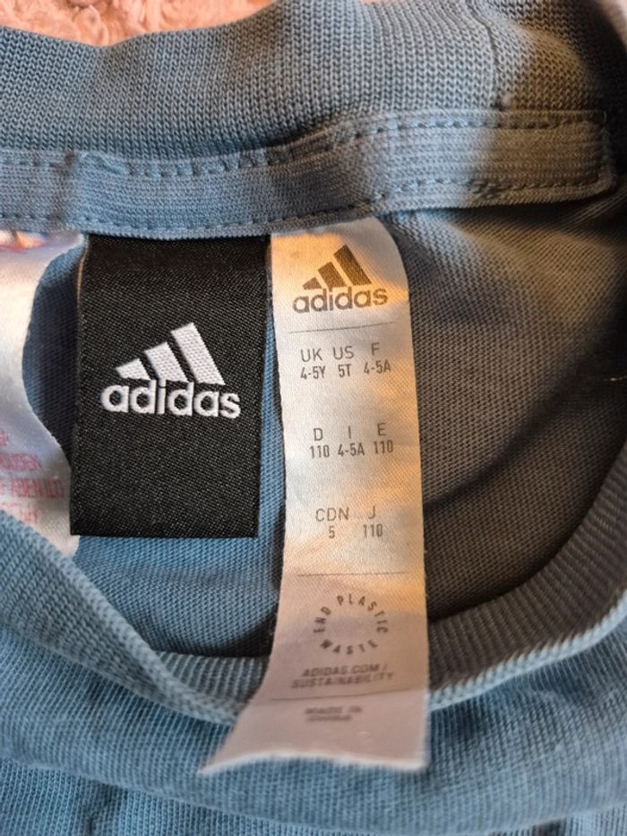 Ensemble t-shirt et short Adidas 4/5 ans - photo numéro 5