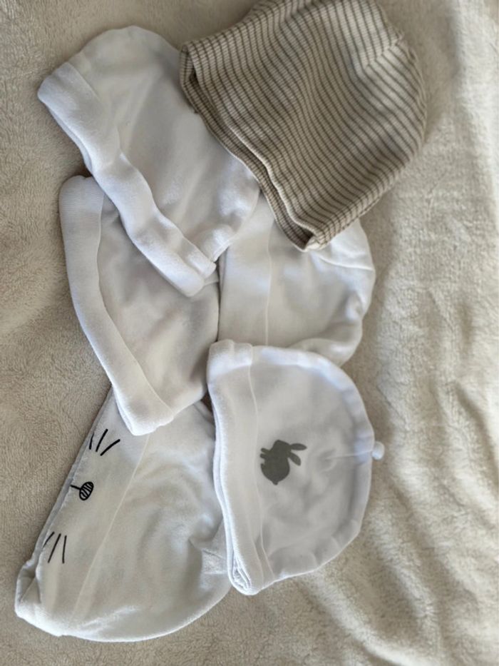 Lot bonnets bébé