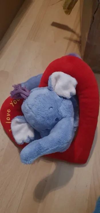 Très belle peluche efelant en très bon état
