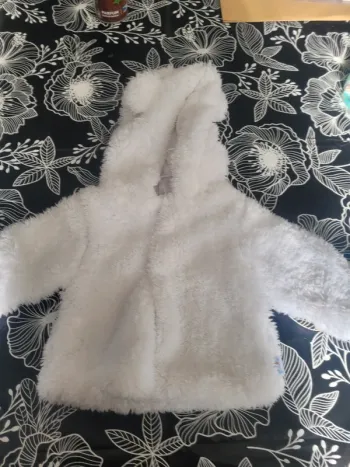 Manteau pilou pilou 0/1 mois neuf