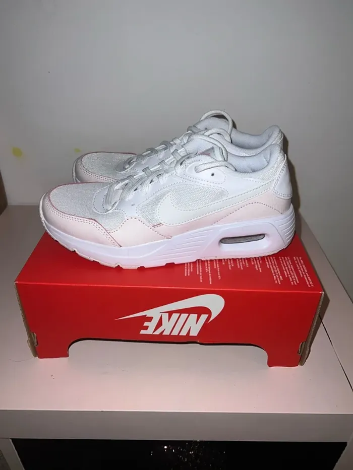 Basket Nike taille 36.5 femme fille - photo numéro 3