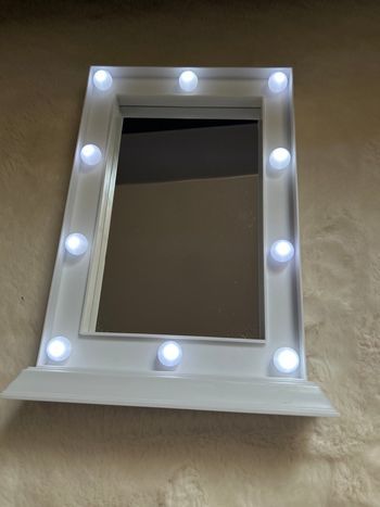 Miroir fonctionne avec des piles🪞