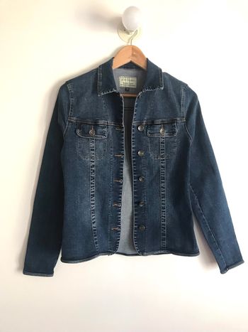 Veste en jean bleu brut taille 34/36 très peu portée