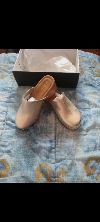 Sabots taille 39 dorés neufs