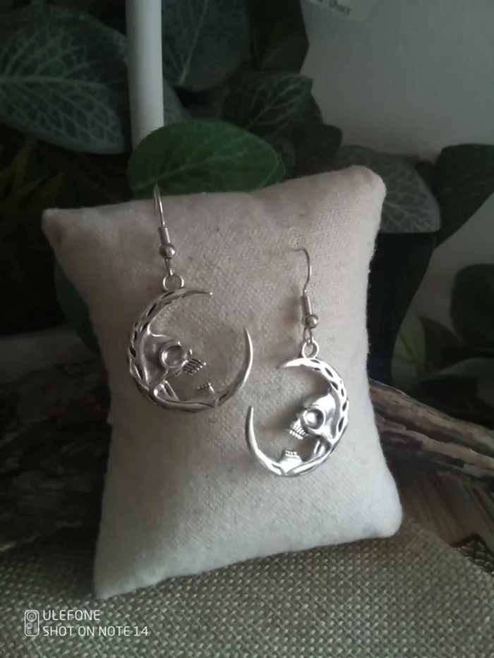 Boucles d'oreilles rock lune crâne