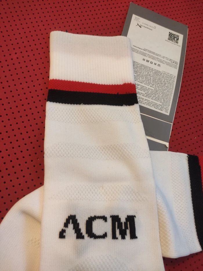 Chaussettes de foot Milan AC, Puma Authentique Officiel taille 31/34, Neuf - photo numéro 3