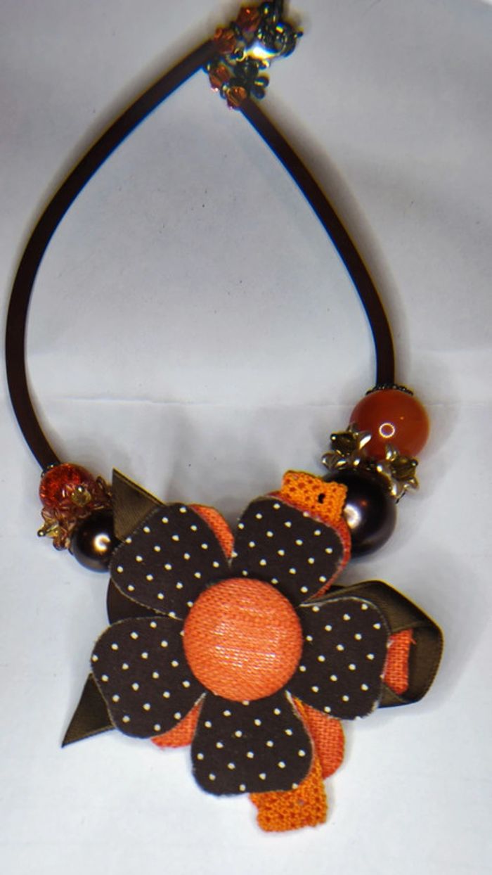 Collier fleur - photo numéro 1