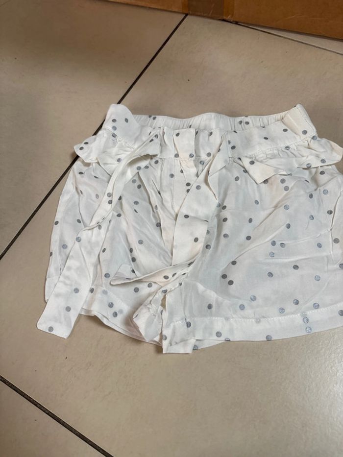 Lot de short et 1 jupes 4 ans - photo numéro 4