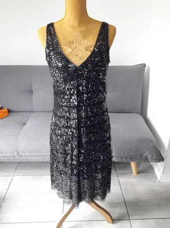Robe noire à sequins