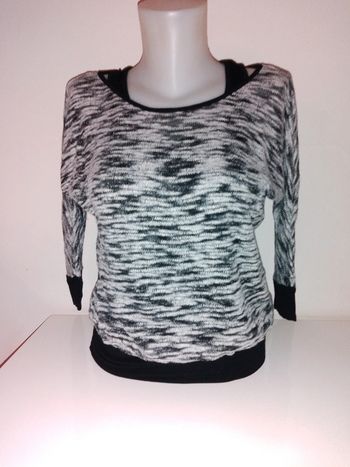 Haut gris et noir