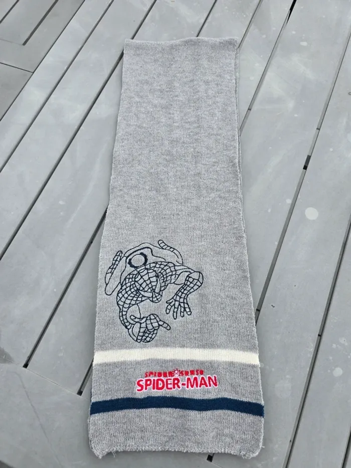 Écharpe Spiderman très bon état