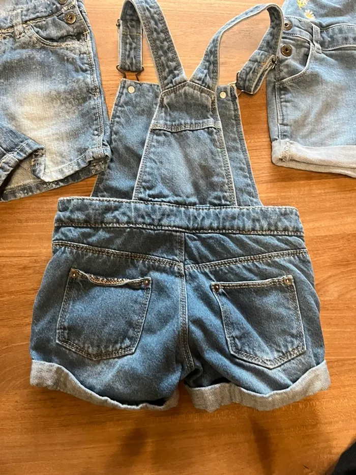 Vend lot de salopette en jeans short 4/5/6 ans - photo numéro 5