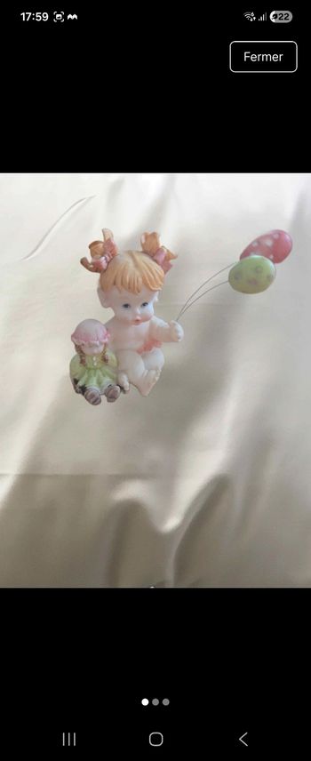 Figurine bébé vintage avec ballons – déco mignonne