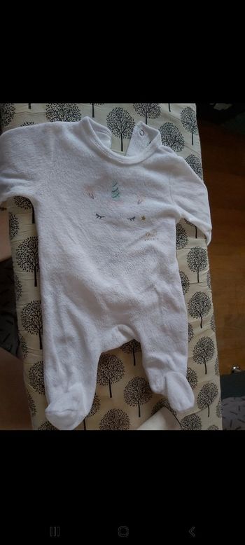 Pyjama taille 1mois kiabi unicorn 52/55cm