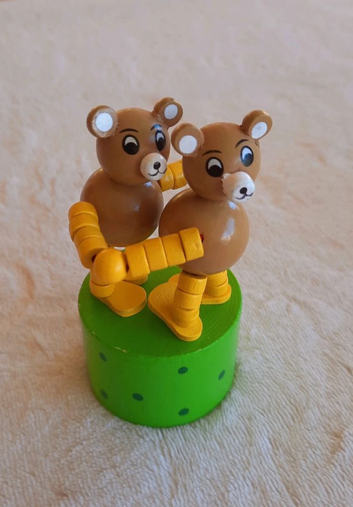 Figurine en bois articulée - photo numéro 4