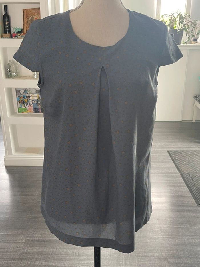 Blouse manche courte bleu avec des étoiles taille 38 marque rainbow