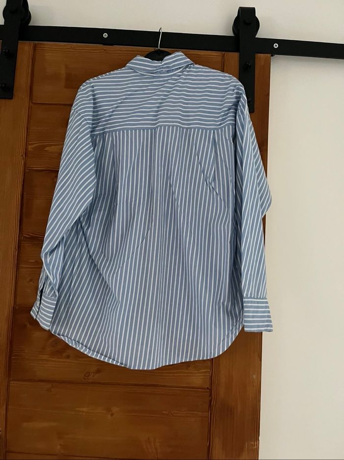 chemise à rayures bleu et blanc stradivarius - photo numéro 2