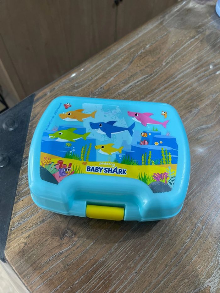 Boîte à goûter Baby Shark
