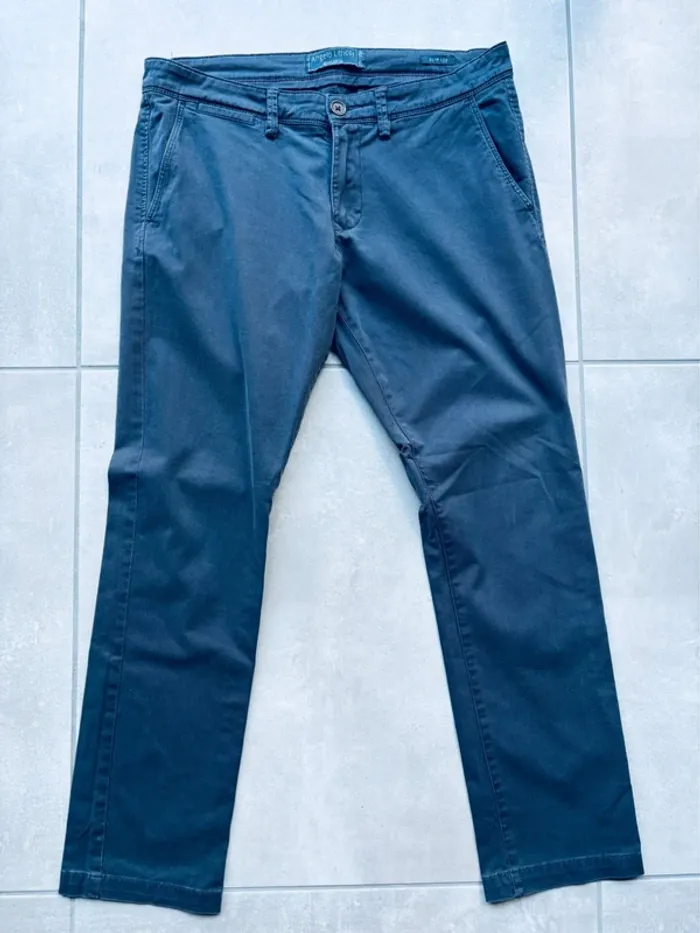 Magnifique chino bleu marine Angelo Litrico Slim léger