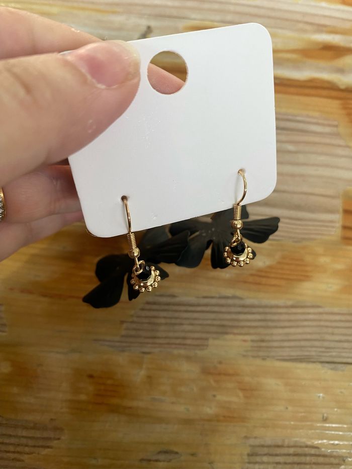 Boucles d’oreilles NEUVES forme de fleurs - photo numéro 5