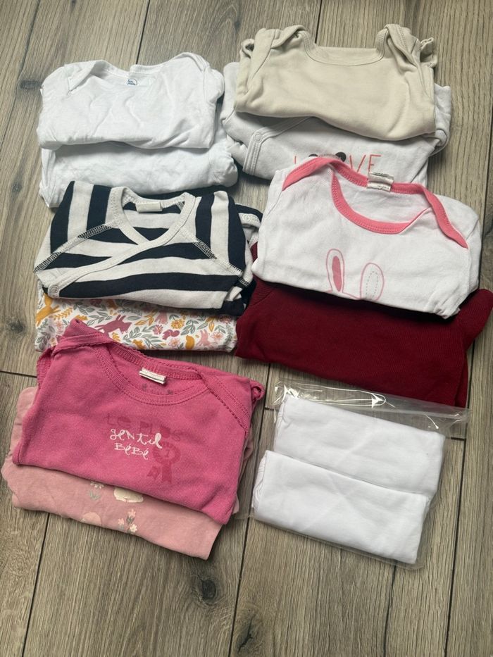 Lot vêtements 6 mois - photo numéro 5
