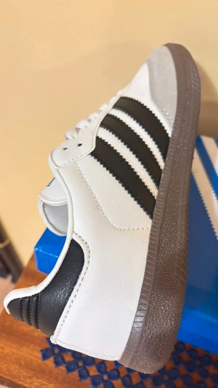 Originais Adidas Samba OG Blanc Taille 43 - photo numéro 4