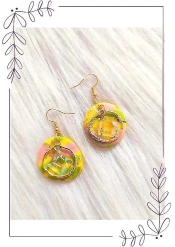 Boucles d'oreilles pendantes avec cercles et marbrure dorée