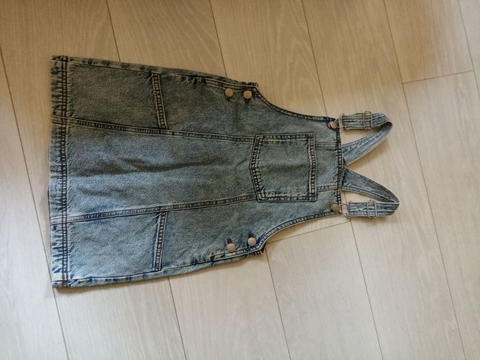 A vendre Jeans, cargo et jupe salopette, entre 9 et 13 ans a vendre - photo numéro 9
