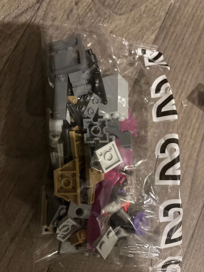 Lego Ninjago en vrac avec boites et pièces manquantes dans les deux boîtes. Les sachets sont ouverts - photo numéro 5