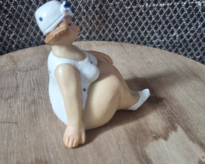 Figurine femme en maillot de bain - photo numéro 3