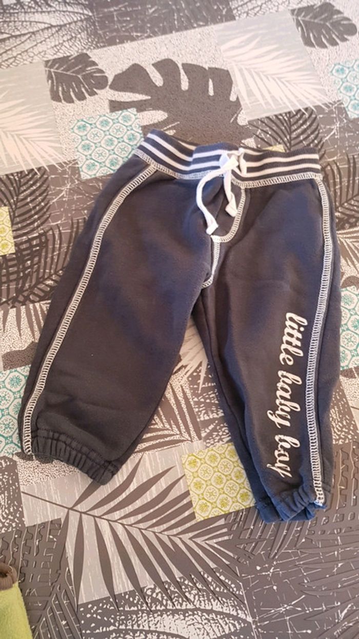 Gilet zippé à capuche et jogging - photo numéro 2