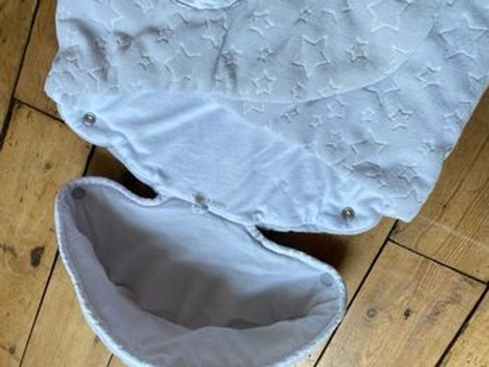 Nid de naissance en velours doux avec jambes, sécurité auto - photo numéro 7