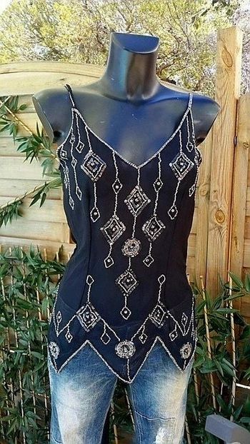 Top tout voile tulle noire Rehaussé de sequins et perles aux milles brillances