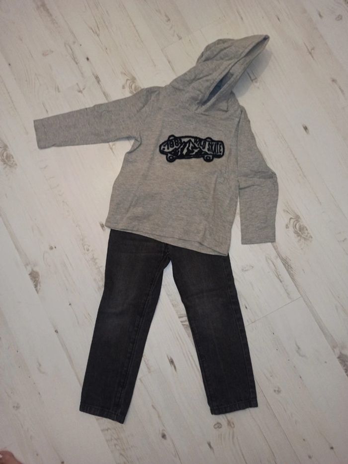 Ensemble 2 t-shirt ML et un jean / taille 4ans / tbe - photo numéro 3